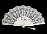 Lace Fan in Ivory Tulle with Carved Openwork Rod 47.930€ #503281704